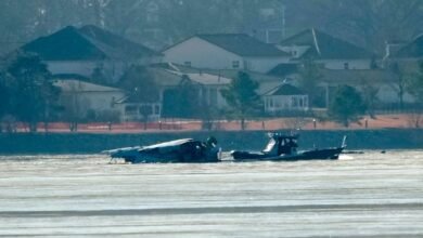 DC Air Tragedy: Search Teams Recover Black Boxes From Crash Site DC Air Tragedy: Search Teams Recover Black Boxes From Crash Site